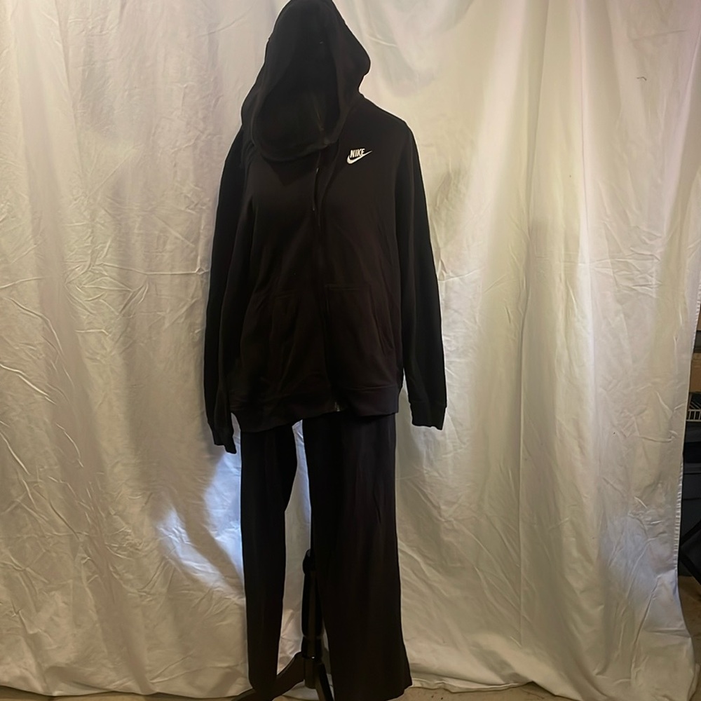 Nike women’s sweatsuit new ( no tags)